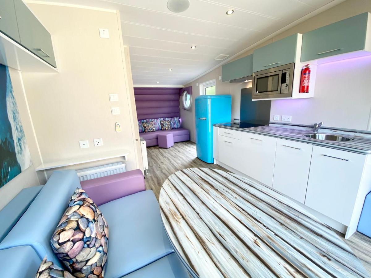 Elletson Park Wood Fired Hot Tubs, Caravans & Pods Pilling מראה חיצוני תמונה