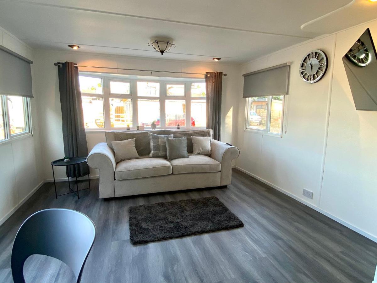 Elletson Park Wood Fired Hot Tubs, Caravans & Pods Pilling מראה חיצוני תמונה