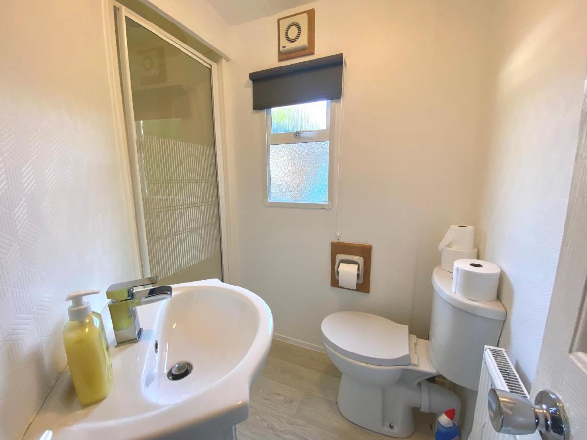 Elletson Park Wood Fired Hot Tubs, Caravans & Pods Pilling מראה חיצוני תמונה