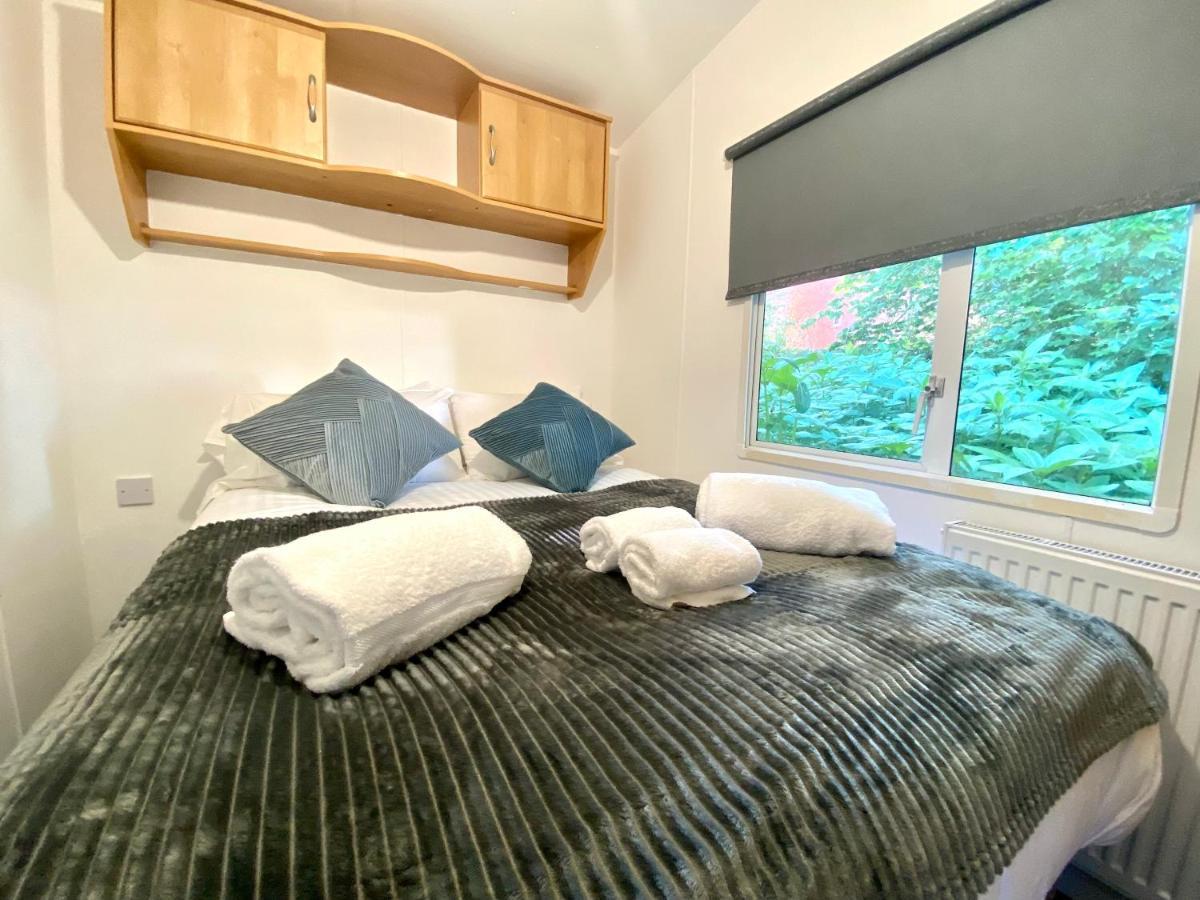 Elletson Park Wood Fired Hot Tubs, Caravans & Pods Pilling מראה חיצוני תמונה