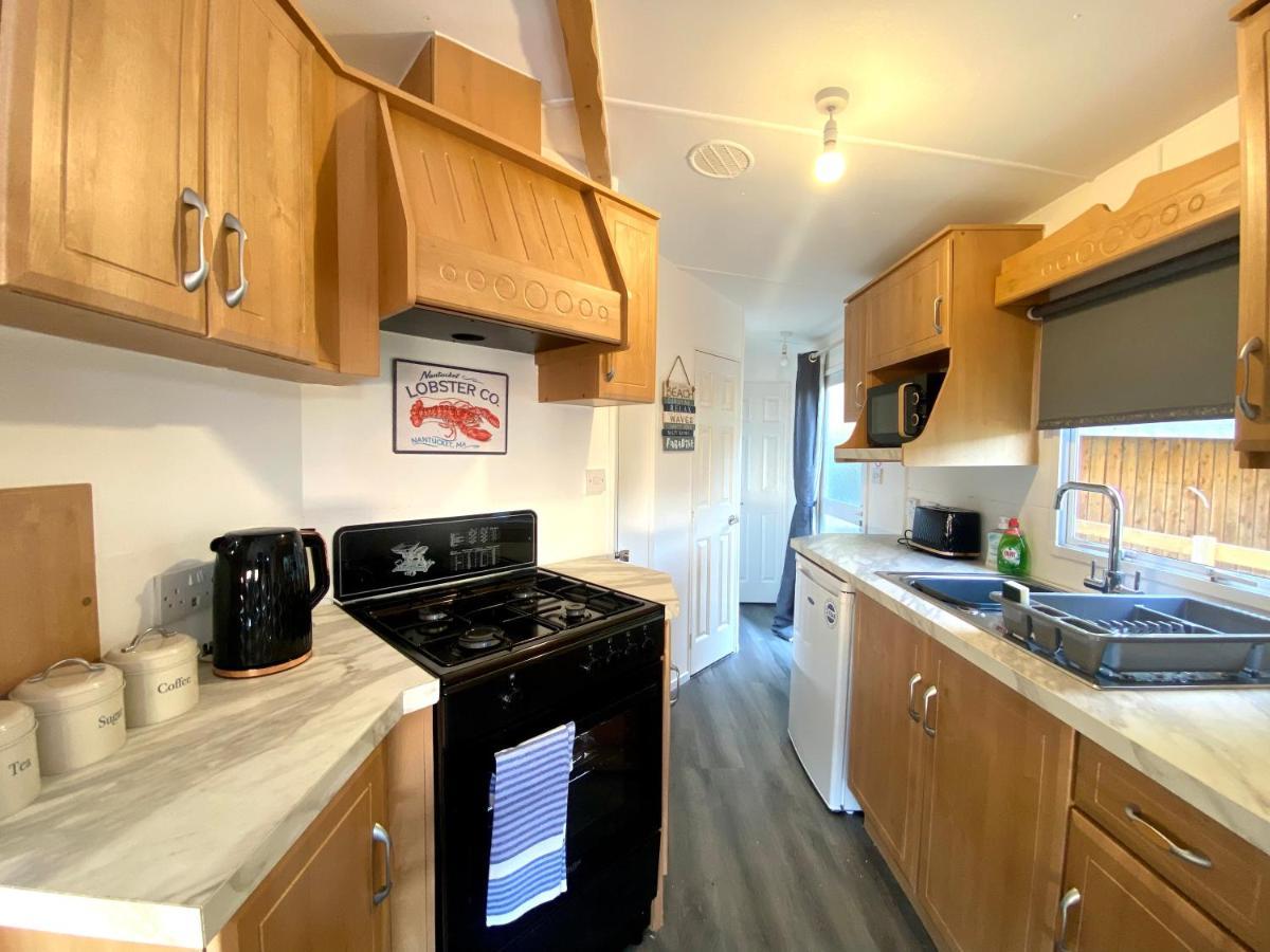 Elletson Park Wood Fired Hot Tubs, Caravans & Pods Pilling מראה חיצוני תמונה