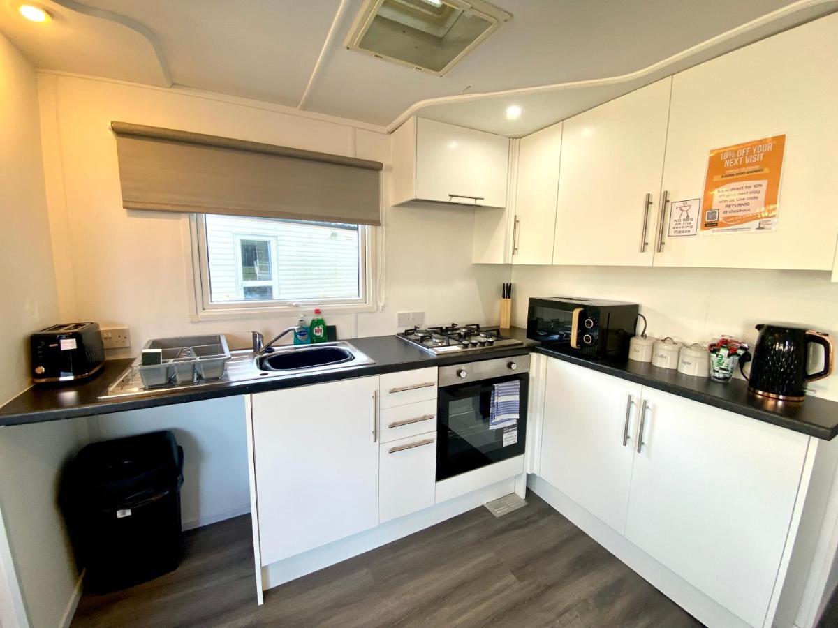 Elletson Park Wood Fired Hot Tubs, Caravans & Pods Pilling מראה חיצוני תמונה