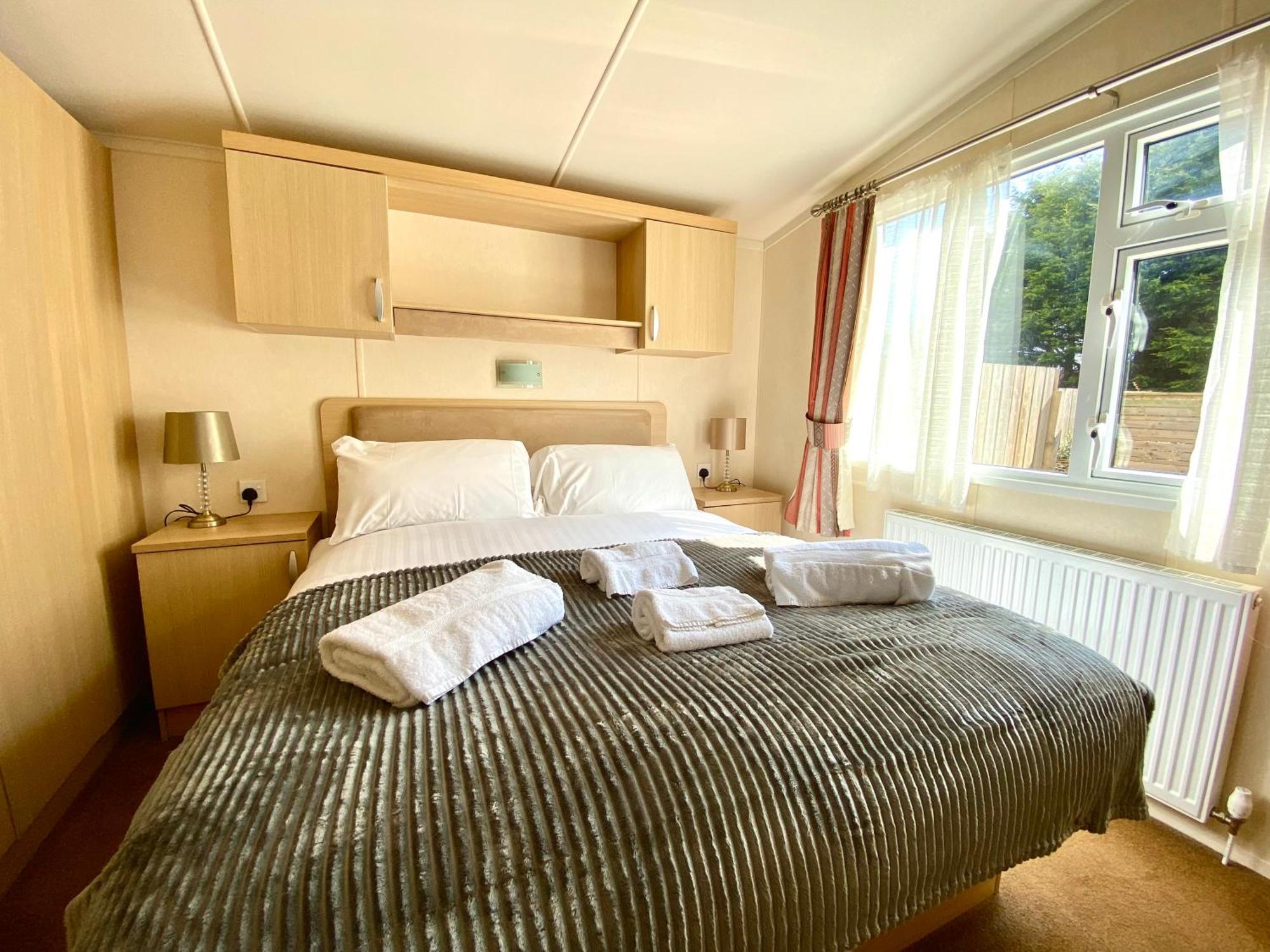 Elletson Park Wood Fired Hot Tubs, Caravans & Pods Pilling מראה חיצוני תמונה