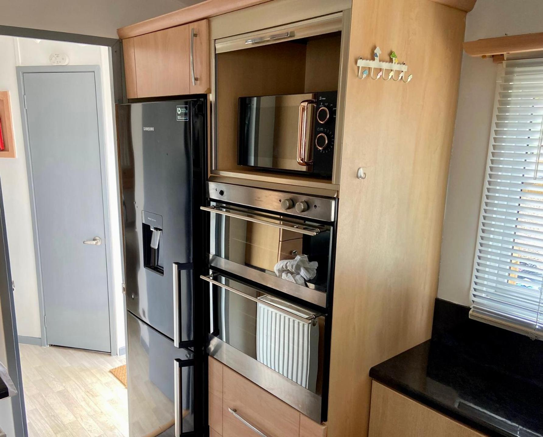 Elletson Park Wood Fired Hot Tubs, Caravans & Pods Pilling מראה חיצוני תמונה